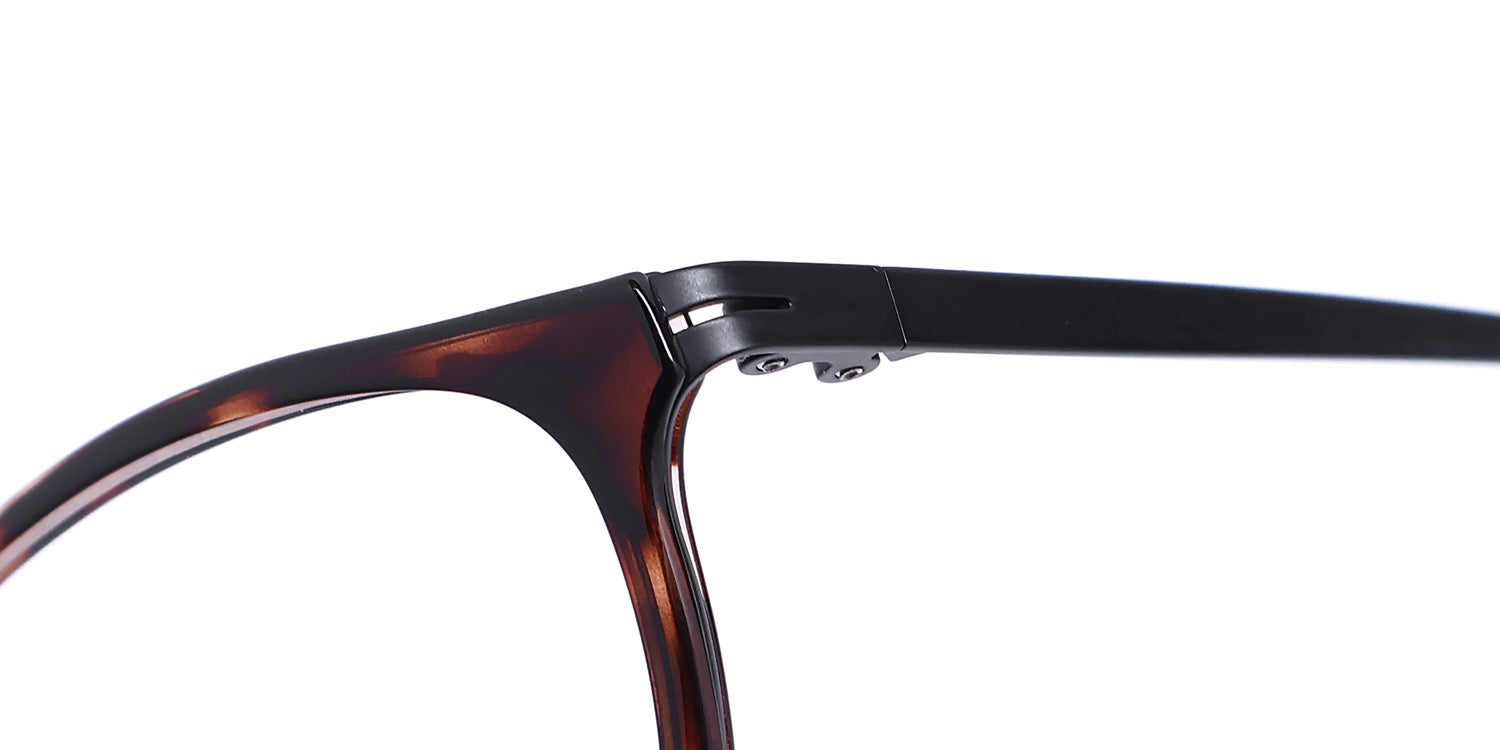 Isaac Mizrahi 30001 Eyeglasses